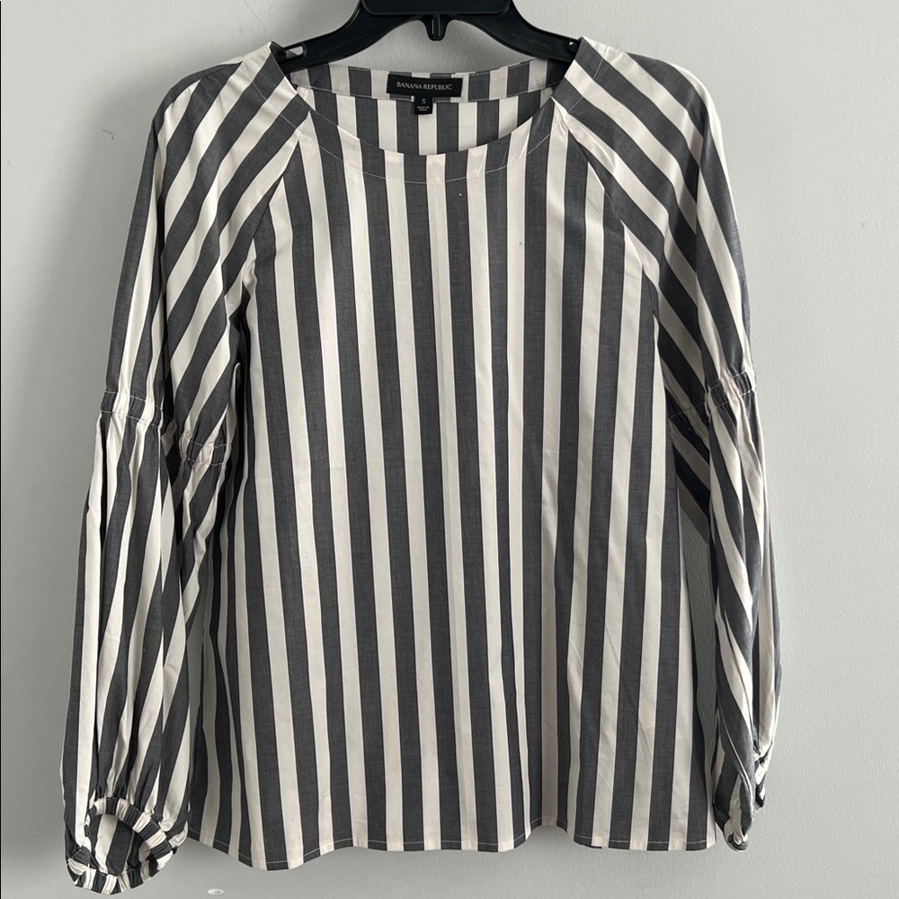 BANANA REPUBLIC Puff Sleeve Striped Blouse | Gray & White | Size Small - Picture 5 of 9